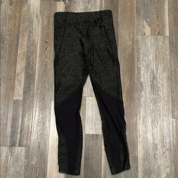Under Armour Black Leggings with Pattern Size Medium - Picture 2 of 4